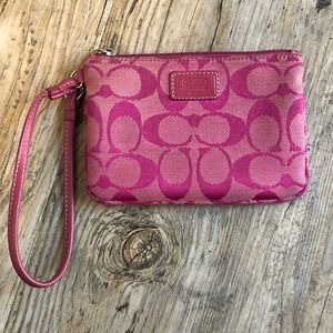 💕Coach hot pink wristlet💕